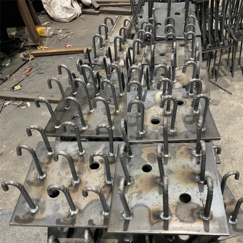 图纸中如何确定定安预埋件的位置？