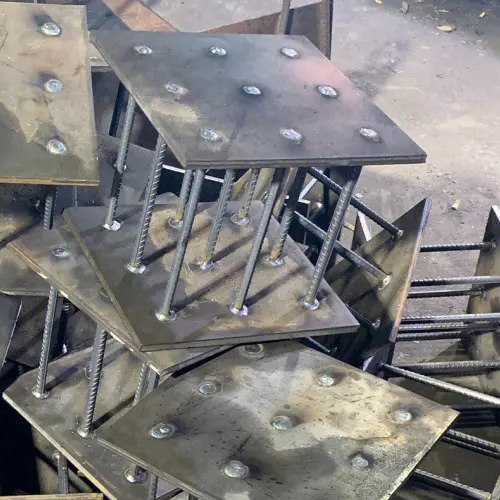 在确定定安预埋件位置时，需要考虑以下几点